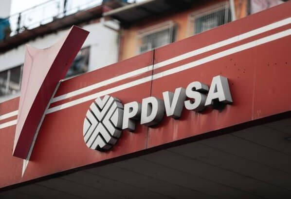 La empresa fue considerada en los noventa un modelo en la región y ahora se ha convertido en una pesada carga para la economía venezolana por su politización que arrastra al país y al régimen.