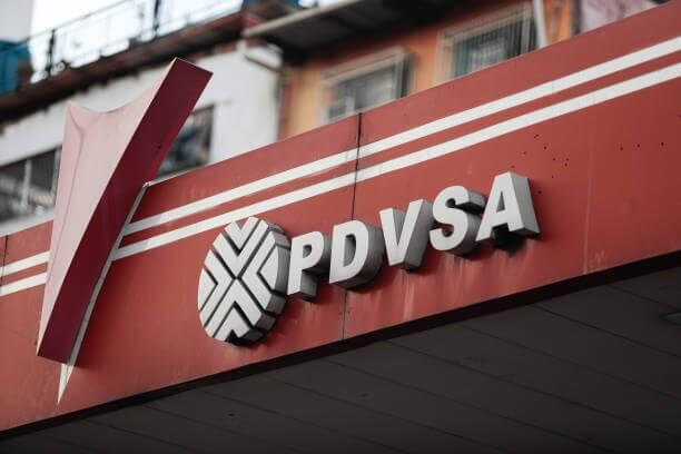 La empresa fue considerada en los noventa un modelo en la región y ahora se ha convertido en una pesada carga para la economía venezolana por su politización que arrastra al país y al régimen.