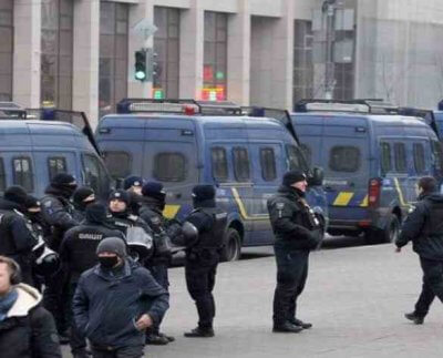 Recibimos información sobre la presencia de explosivos en escuelas de Kiev», indicó la portavoz de la policía Yulia Girdvili