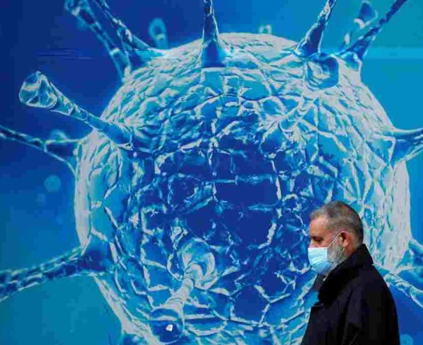 En Estados Unidos se registraron 600 muertes semanales por COVID-19 en agosto una quinta parte de las 3.000 del mismo período en 2.022 y muchas menos que los 14.000 semanales de agosto de 2.021.