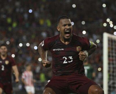 La selección venezolana sumó sus primeros 3 puntos en el camino al Mundial por un disparo de penal de los botines de Samuel Rondón.