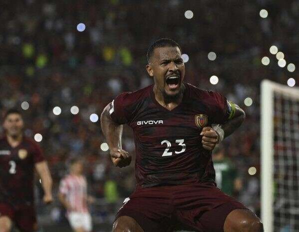 La selección venezolana sumó sus primeros 3 puntos en el camino al Mundial por un disparo de penal de los botines de Samuel Rondón.