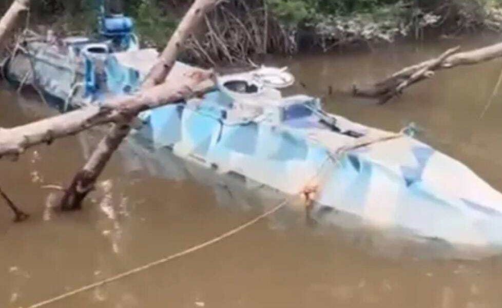 La Fuerza Armada Nacional Bolivariana (FANB) halló un submarino de fabricación casera anclado y ocultó en aguas fluviales venezolanas.