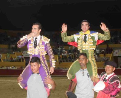 Con más de media plaza y clima agradable después de una leve lluvia se lidió una polémica corrida terciada la ganadería yaracuyana de Campolargo