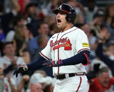 Los Bravos de Atlanta se apoyaron en un cuadrangular de Austin Riley y una atrapada de Michael Harris III para de esta manera empatar la serie