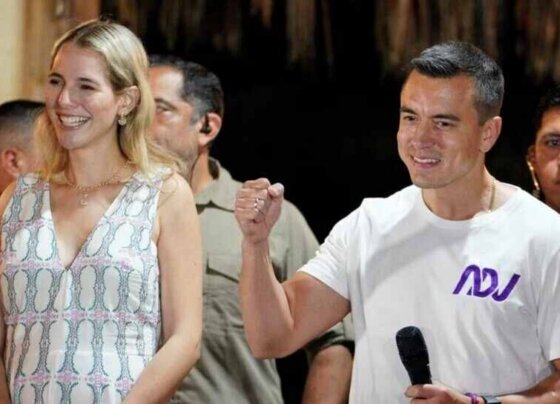 El empresario de 35 años y heredero de un emporio que incluye el negocio de las bananas se convertiría en el presidente más joven de Ecuador.