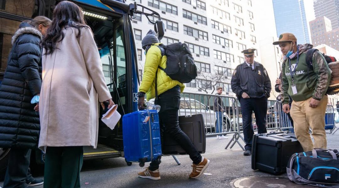 La administración del Presidente Joe Biden llegó a un acuerdo con Nicolás Maduro para reanudar la deportación de migrantes venezolanos de regreso al país sudamericano