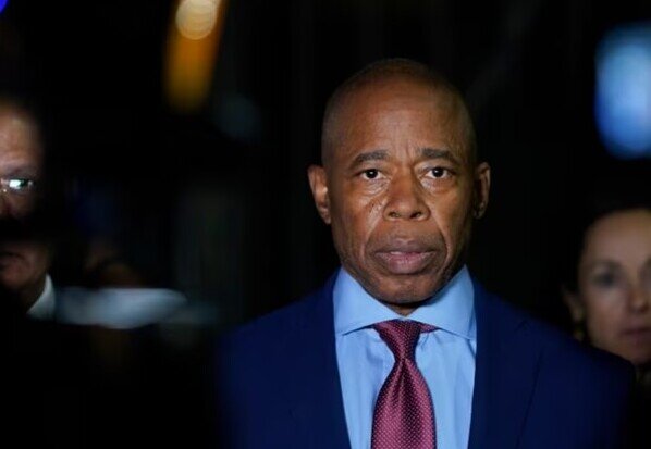 Las familias inmigrantes con niños ahora sólo tienen 60 días de permiso para permanecer en los albergues anunció Eric Adams Alcalde de Nueva York.