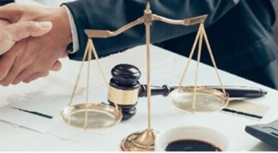 Ninguno de los denominados principios ni de las reglas fiscales dispuestas en el texto constitucional han sido obedecidos y seguidos desde el mismo año 2000 cuando el difunto comenzó su gobierno.