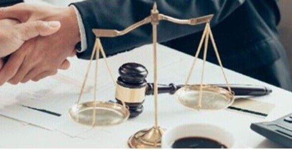 Ninguno de los denominados principios ni de las reglas fiscales dispuestas en el texto constitucional han sido obedecidos y seguidos desde el mismo año 2000 cuando el difunto comenzó su gobierno.