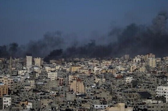 En los intensos bombardeos israelíes sobre la Franja de Gaza en la mañana de este lunes murieron 50 personas durante ataques a dos distritos de Jan Yunis en el sur de la Franja.