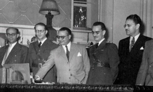 Más que la oposición entre dictadura y democracia fue un enfrentamiento entre 2 tendencias democráticas: una representada por el medinismo y una representada por Betancourt.