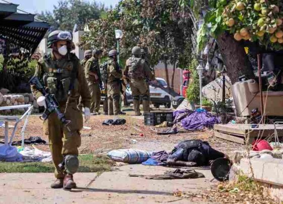 El ministro de Defensa de Israel advirtió a los terroristas de Hamás que solo tienen dos alternativas “rendirse incondicionalmente o morir en sus trincheras, no hay tercera opción.