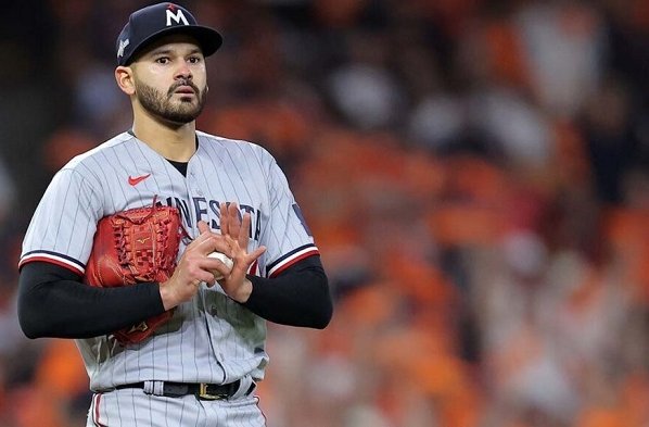 El serpentinero zuliano Pablo López lanzó por espacio de siete entradas, para que los Mellizos de Minnesota ganaran el tercer encuentro de la serie divisional