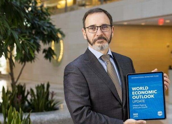 Chile será una de las tres economías que retrocede en 2023 sólo superando a Haití y Argentina. Panamá encabezará la región este año.