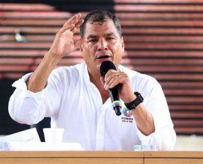 Los senadores se quejan de que Correa viaja libremente entre Europa y Latinoamérica pese a estar “imputado por ordenar el secuestro de un líder opositor y de ser requerido por Ecuador.