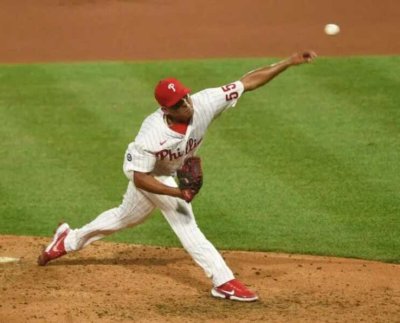 El criollo trabajó tres innings y un tercio en los cuales solo permitió dos hits otorgó un boleto y propinó cuatro ponches.