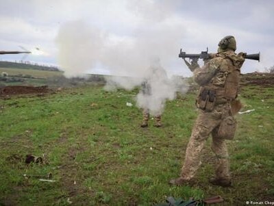 Los combates son cruentos por el control de las zonas industriales del norte y sur de la ciudad, donde hay una planta de coque y una cantera, respectivamente.