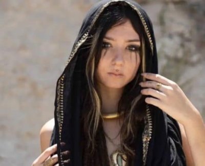 La víctima de los terroristas Shani Lou está con vida pero en estado crítico en un hospital de la franja de Gaza. La nueva información se conoció esta semana gracias a su madre Ricarda Louk.