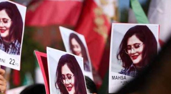 La organización kurda de derechos humanos Hengaw con sede en Oslo denunció que la joven Armita Garavand fue víctima de "un asalto físico"