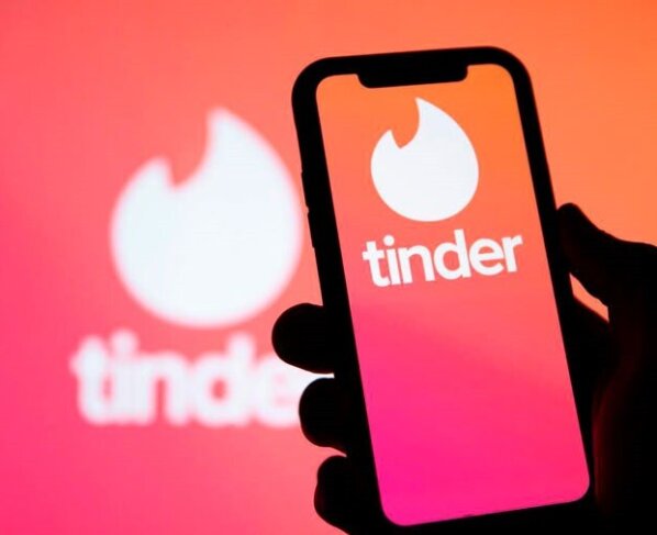 La nueva función Matchmaker de Tinder permite a los usuarios pedir a amigos y familiares que les recomienden posibles parejas.