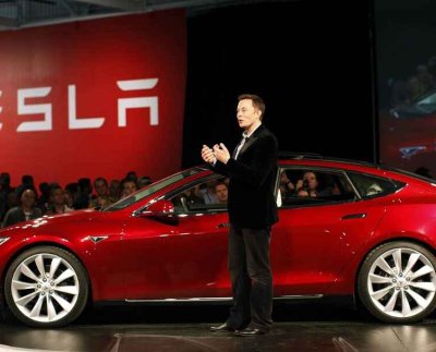 Volkswagen y Fiat pausan la fabricación de coches eléctricos porque la gente no quiere coches eléctricos en otras marcas y por tanto prefiere los originales Tesla.