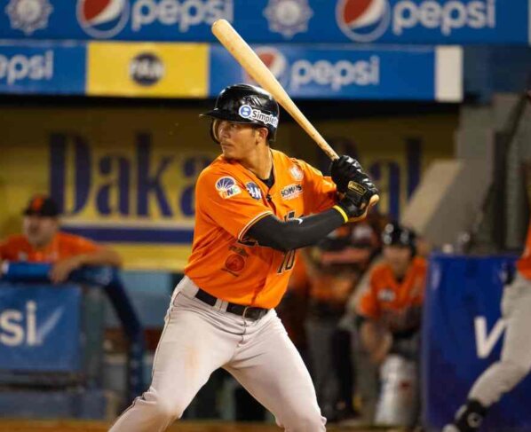 Las Águilas del Zulia vinieron de atrás fabricando tres carreras en la parte alta de la sexta entrada para imponerse a los Navegantes del Magallanes en Valencia 5x3