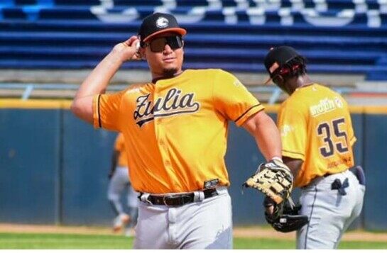 En el séptimo día de pretemporada las Águilas del Zulia recibieron en el estadio Luis Aparicio al lanzador Anderson Muñoz y al primera base y receptor Jesús Chirinos.