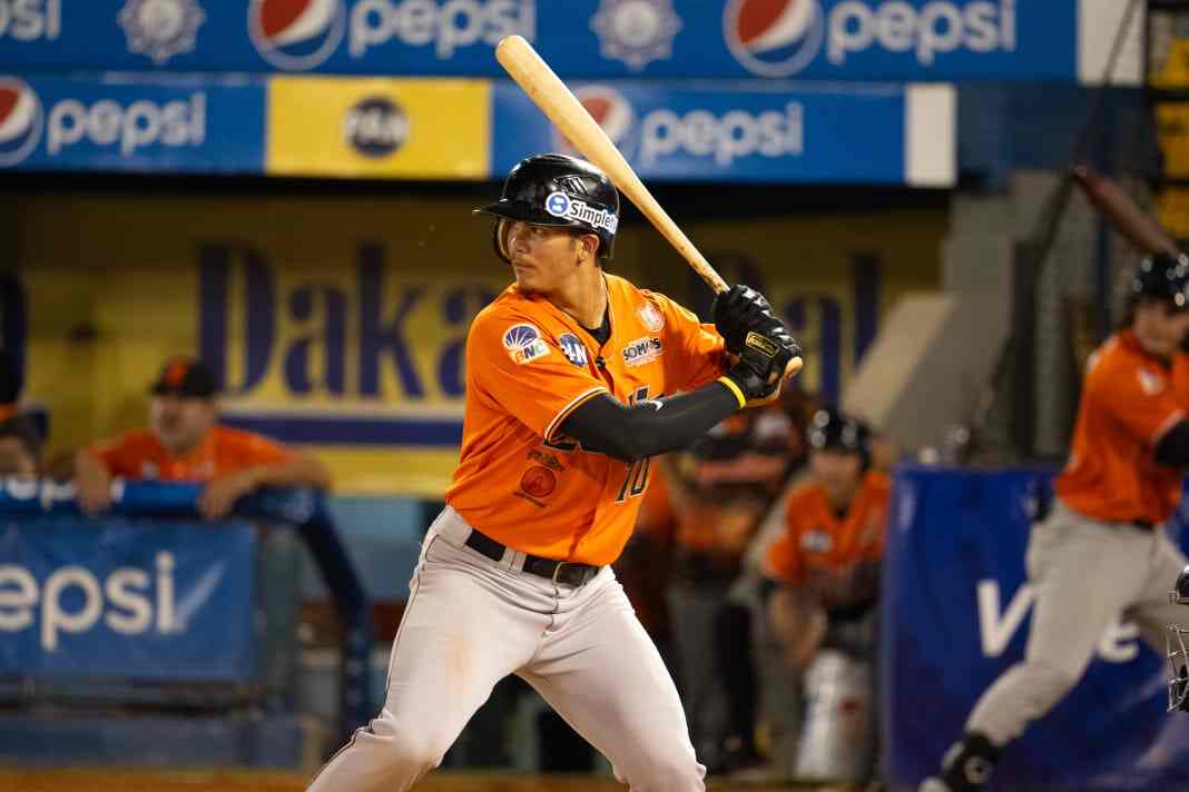 Las Águilas del Zulia vinieron de atrás fabricando tres carreras en la parte alta de la sexta entrada para imponerse a los Navegantes del Magallanes en Valencia 5x3