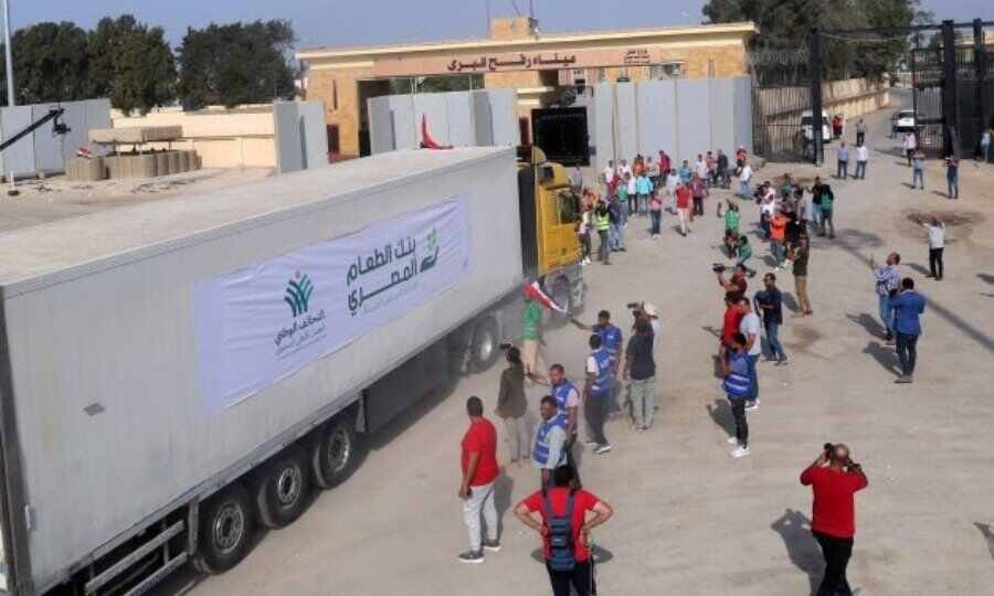 Este nuevo convoy llegó a Gaza después de que lo hiciera otro de diez camiones, lo que representa que por primera vez han accedido al enclave dos contingentes en un solo día