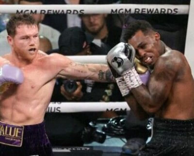 El mexicano Saul “Canelo” Alvarez envió a la lona en el séptimo round al estadounidense Jermell Charlo pero no pudo liquidarlo para conformarse con una amplia decisión unánime