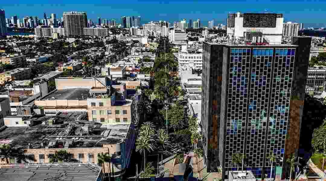 El popular centro comercial al aire libre Lincoln Road de Miami Beach tendrá cinco nuevos inquilinos que inaugurarán locales a finales de octubre.