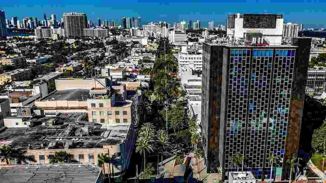 El popular centro comercial al aire libre Lincoln Road de Miami Beach tendrá cinco nuevos inquilinos que inaugurarán locales a finales de octubre.