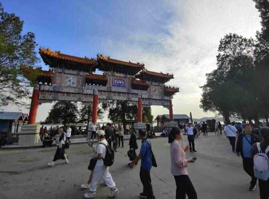 La emisión de deuda es para estimular la construcción de infraestructura debido a las afectaciones de fenómenos naturales y para apuntalar la recuperación de la economía china.
