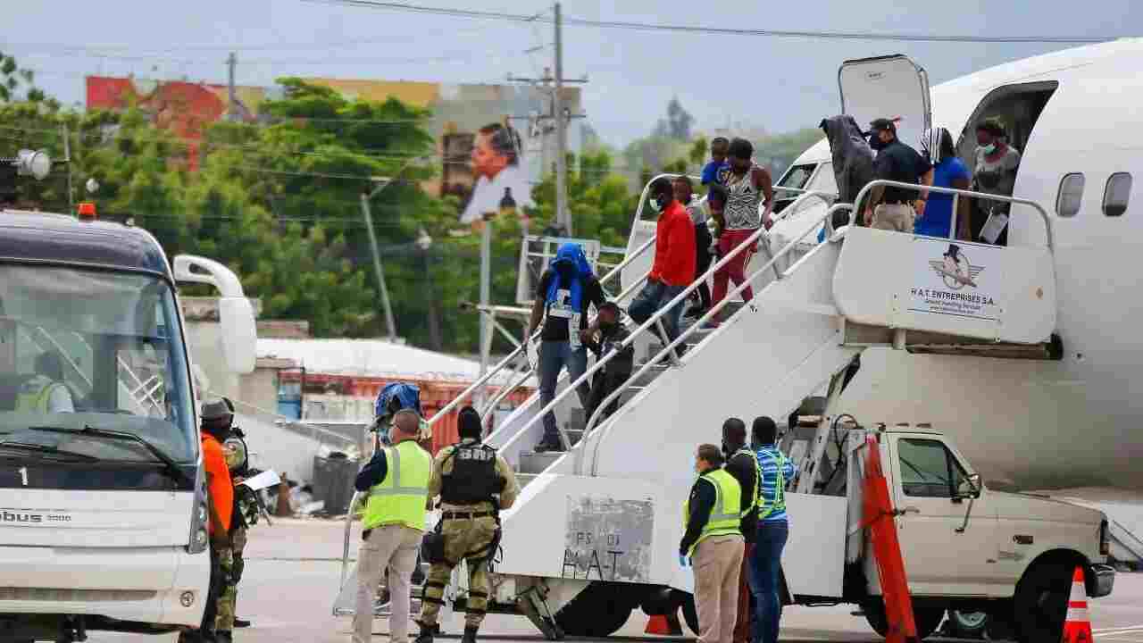 Los venezolanos que crucen de manera ilegal la frontera sur y carezcan de una base legal para permanecer en Estados Unidos serán elegibles para ser deportados, de acuerdo a altos funcionarios del Gobierno.