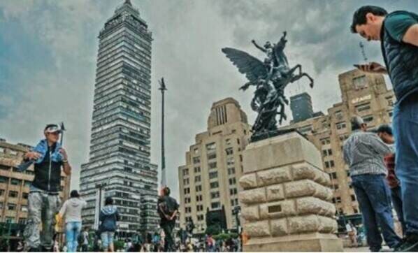 El crecimiento económico de México se mantendrá favorecido en el mediano plazo por el aumento de la inversión, advirtieron economistas.