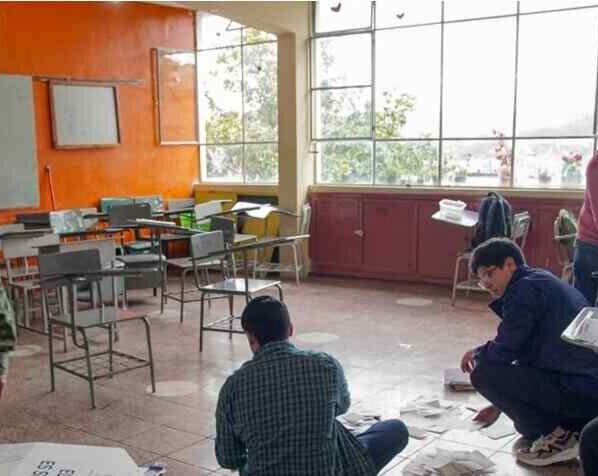 Con un poco más de la mitad de las actas contabilizadas Noboa lidera el escrutinio con 52.69 % de los votos mientras González cuenta con el 47.31 %.