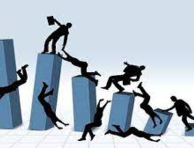 El ejercicio de la política, no siempre se apega a los postulados de la teoría política. El egoísmo humano, ha contribuido a relegar el análisis sobre el cual se estructuran las ciencias.