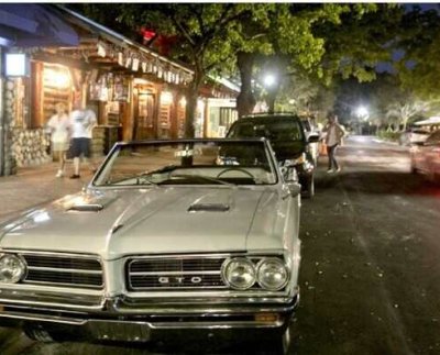 Los conductores pueden estacionarse en una calle pública residencial delante de cualquier casa pero hay excepciones en algunas localidades