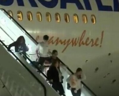 El Departamento de Estado dijo que había ofrecido más de 4.000 asientos en transporte fletado por el gobierno de Estados Unidos por aire y mar a ciudadanos estadounidenses y familiares directos