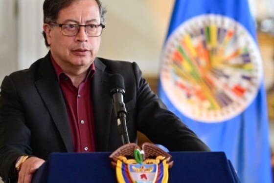 El presidente colombiano, Gustavo Petro, respondió así a Nicolás Maduro, quien criticó a los que no condenan los supuestos atentados.