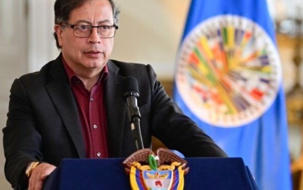 El presidente colombiano, Gustavo Petro, respondió así a Nicolás Maduro, quien criticó a los que no condenan los supuestos atentados.