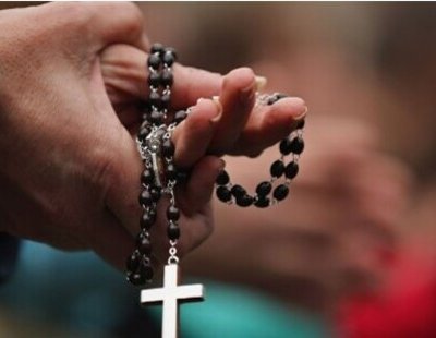 Dios no tiene Iglesias y mucho menos una más verdadera que las otras. Dios no necesita iglesias, pero ellas sí que necesitan a Dios.