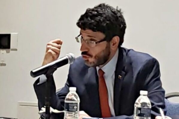 José Ignacio Hernández, abogado, aseveró que “es falso” que existan reclamos con derecho legal por casi US$ 24.000 millones contra la empresa Citgo Petroleum Corporation.