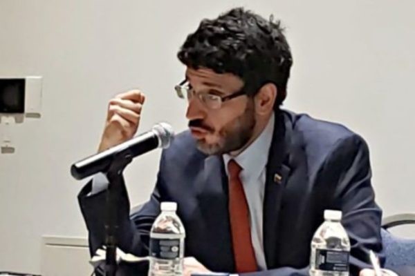 José Ignacio Hernández, abogado, aseveró que “es falso” que existan reclamos con derecho legal por casi US$ 24.000 millones contra la empresa Citgo Petroleum Corporation.