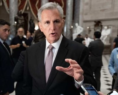 La salida de McCarthy ocurre luego de que su colega Matt Gaetz de Florida, presentara una moción para forzar una votación sobre su destitución en la noche del lunes.