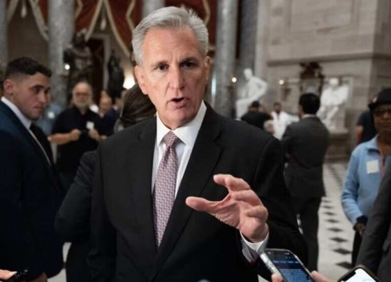 La salida de McCarthy ocurre luego de que su colega Matt Gaetz de Florida, presentara una moción para forzar una votación sobre su destitución en la noche del lunes.