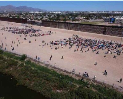 El Departamento de Justicia de Estados Unidos invoca una ley de 200 años de antigüedad para detener a miles de migrantes hasta por seis meses o más con el objetivo de que declaren en casos contra traficantes de personas.