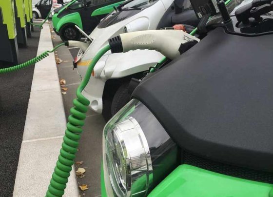 Los combustibles fósiles generan grandes cantidades de gases de efecto invernadero y son dañinas mientras que la energía nuclear resulta un auténtico fracaso a nivel económico.