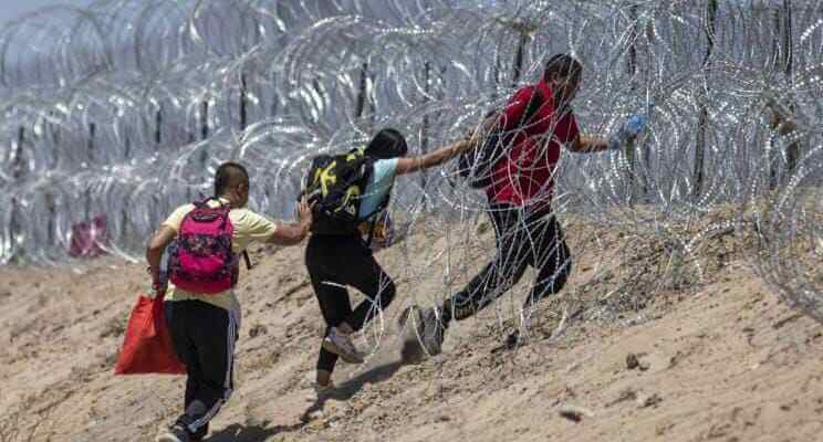 Dos migrantes mexicanos fueron asesinados y otros tres resultaron heridos tras un ataque con armas de fuego contra un grupo de personas que buscaba llegar a la frontera con EE.UU.